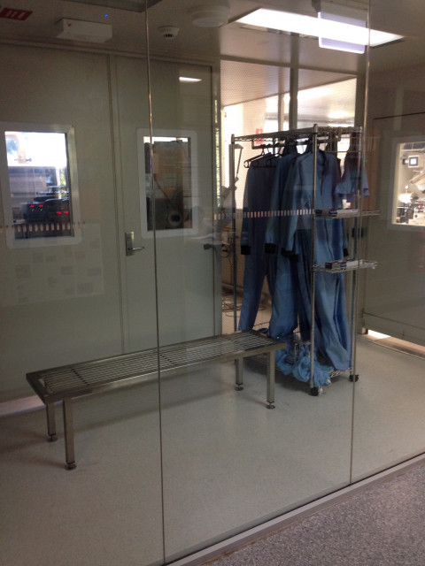 Authorised entrance only!