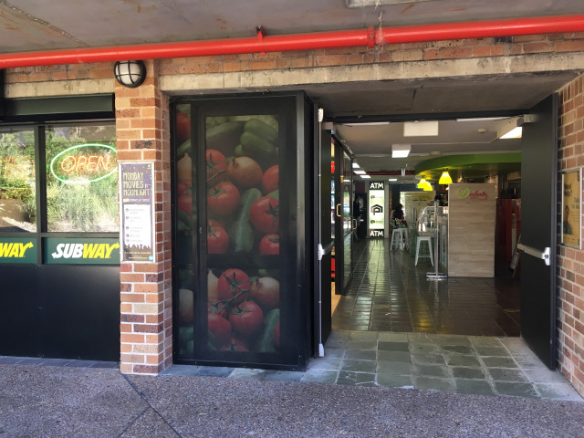 Entrance from carpark/Mamadukes towards Subway.