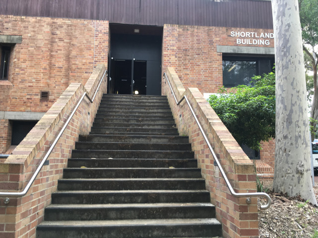 Entrance from the rear/Ring road.